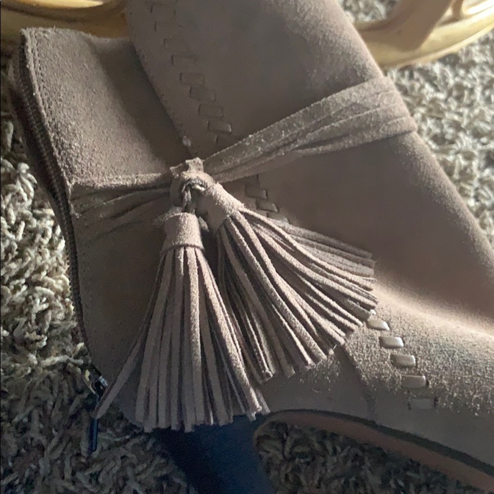 Size 7 tan Coach boots - Picture 3 of 5